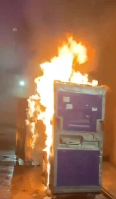Пожар в Казани: от мусорных контейнеров — к магазину, дому и автомобилю. Вероятен поджог