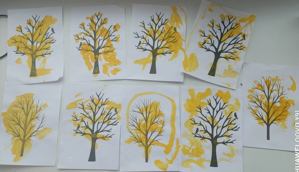 🎨 «Листочки на дереве»: творим в младшей группе! 🌿Сегодня наши малыши учились рисоват...