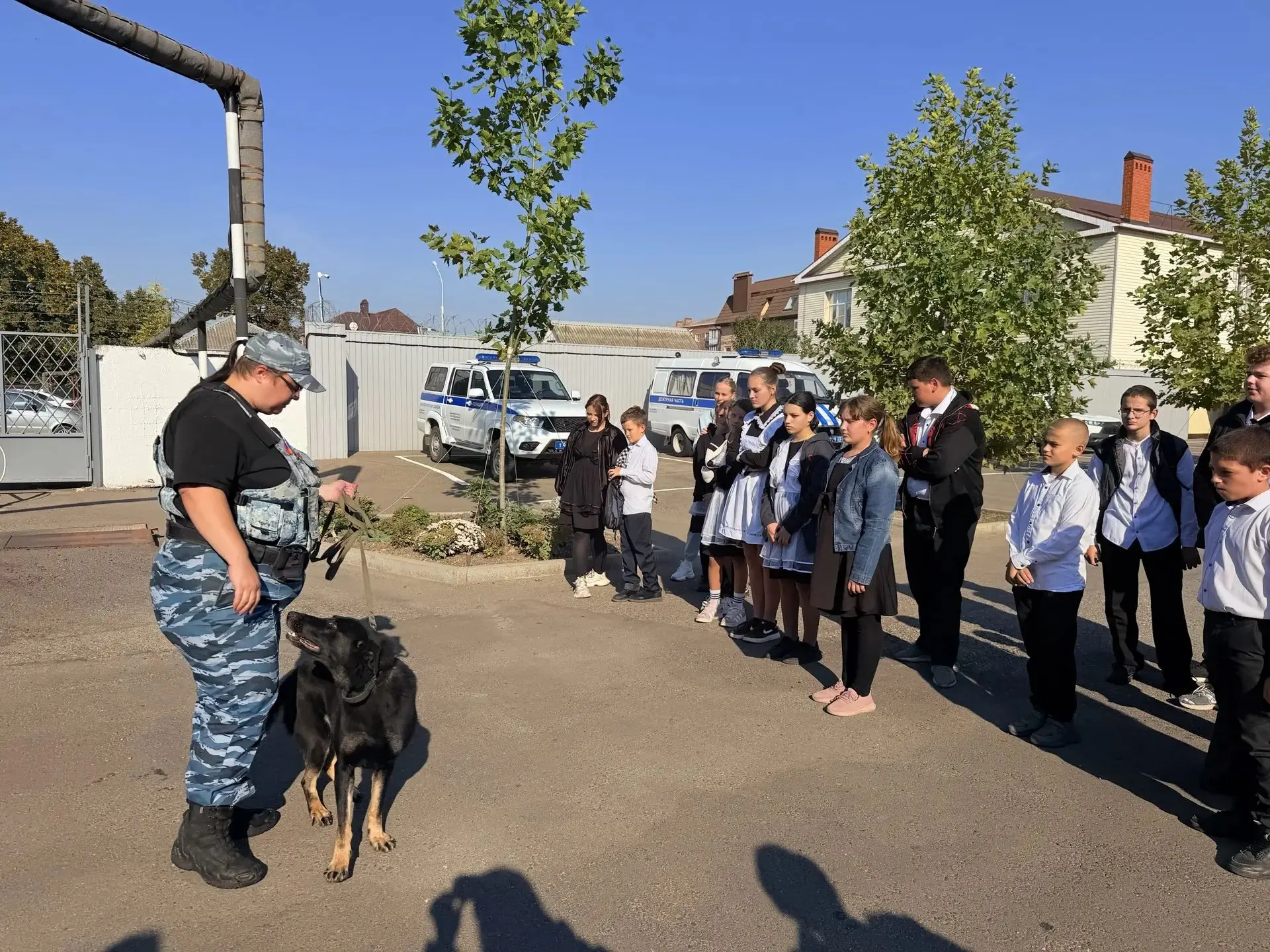Профориентационная экскурсия учеников 6 - 9 классов в ОМВД России по Каневскому району ...