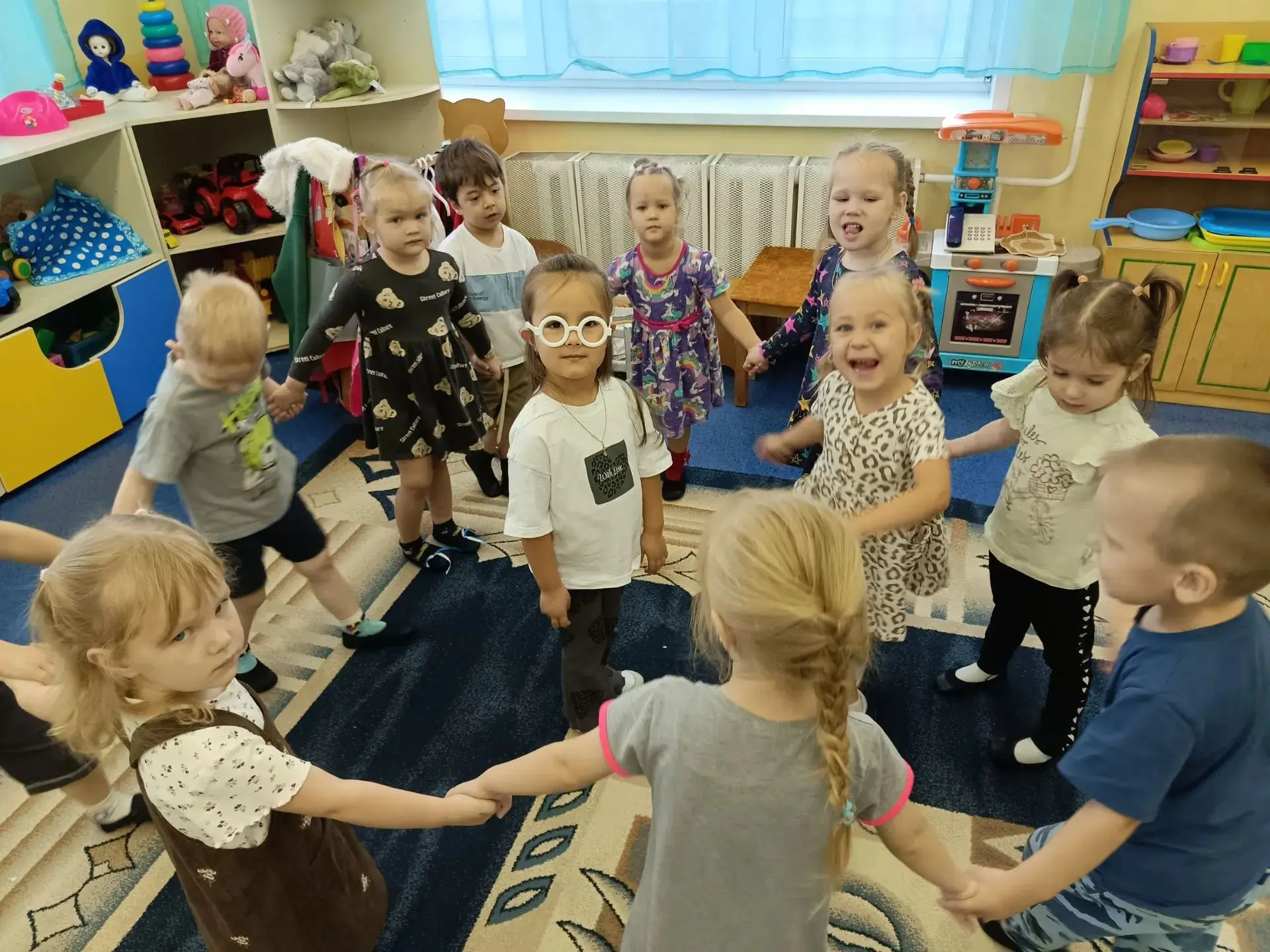 Сегодня в группе «Звёздочки» произошло настоящее чудо — мы играли в «Волшебные очки». Т...