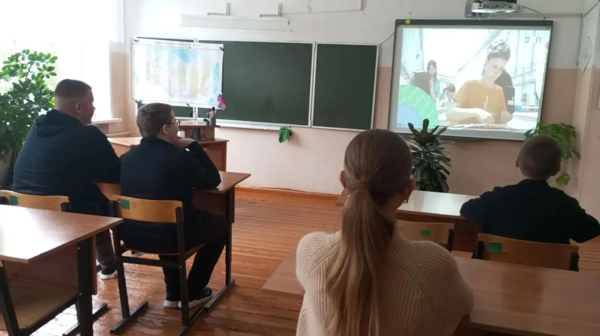 В школе прошло занятие курса «Россия — мои горизонты» на тему «Россия умная: педагогика...