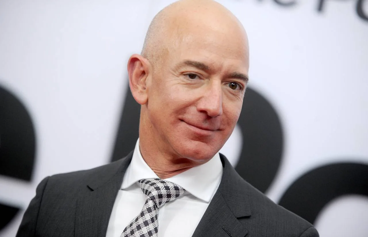 Джефф Безос предсказал трехдневную рабочую неделю — на фоне этого Amazon уволила почти ...