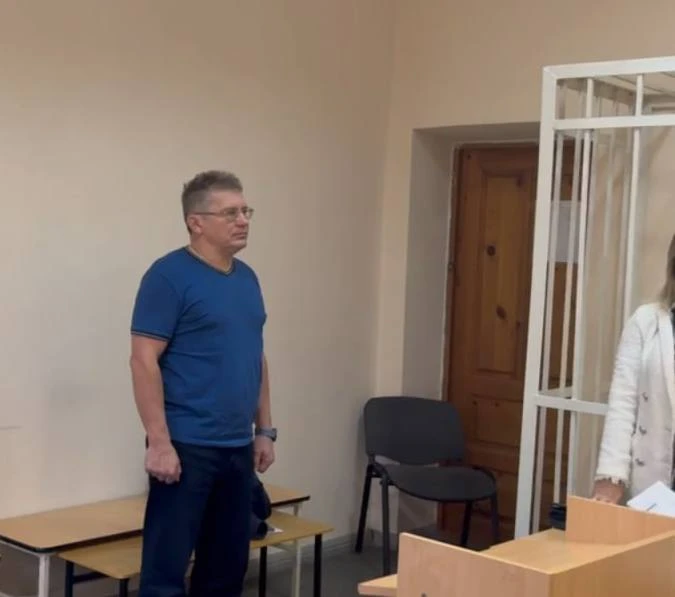 Ребенок лишился молочных зубов из-за сломанной горки