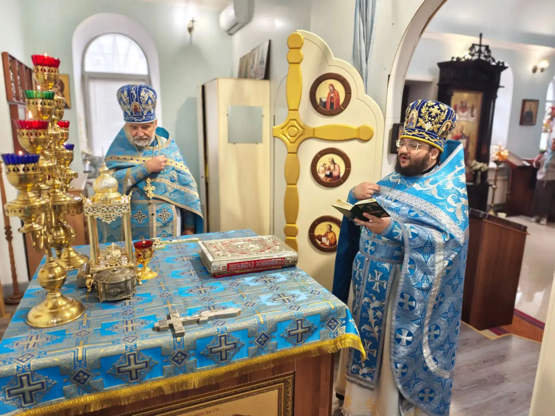 Божественная Литургия в Престольный праздник Покрова Пресвятой Богородицы (14 октября 2...
