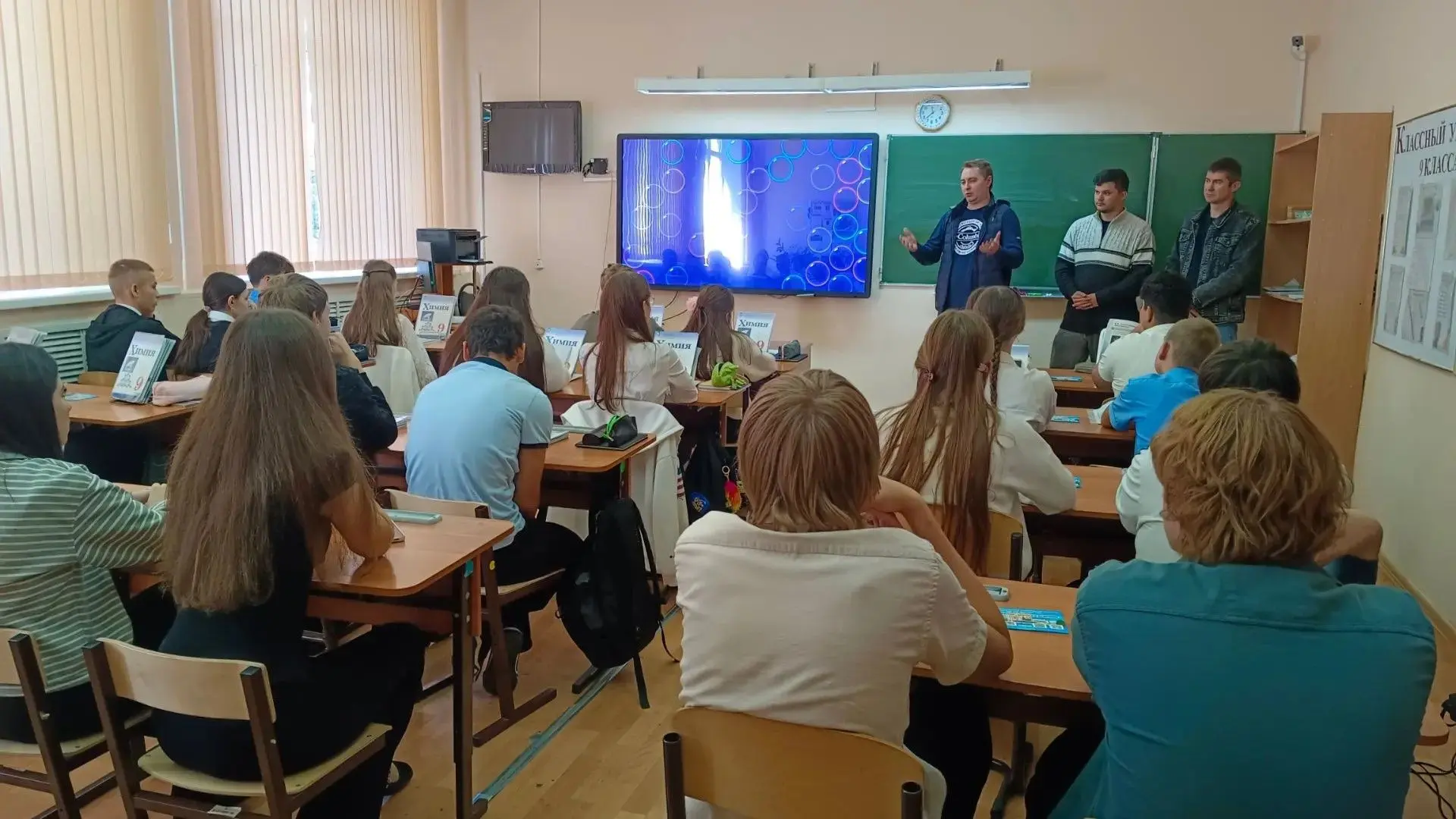 🎓 Профориентация для учащихся МБОУ ЦСОШ №8: открываем двери в будущее вместе с АЧИИ! 🎓