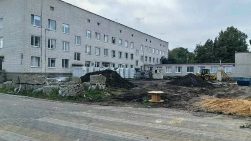 В Корочанской ЦРБ продолжается капитальный ремонт детского отделения. На объекте уже за...