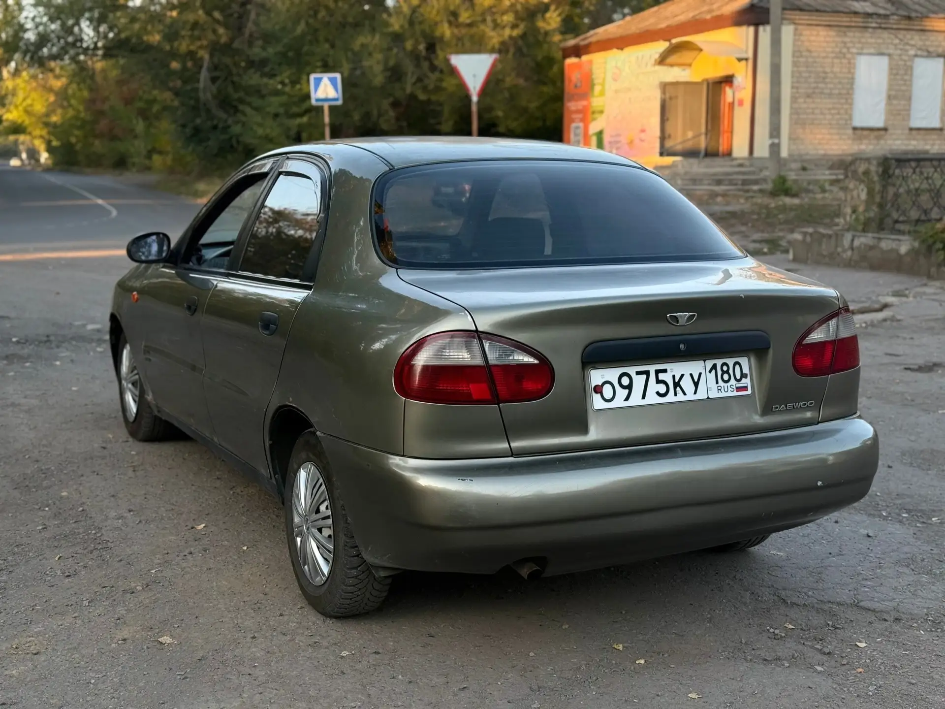 Daewoo Lanos 1.5 2004 год. По технике мячик, тяга есть. Газ бензин расход более чем при...