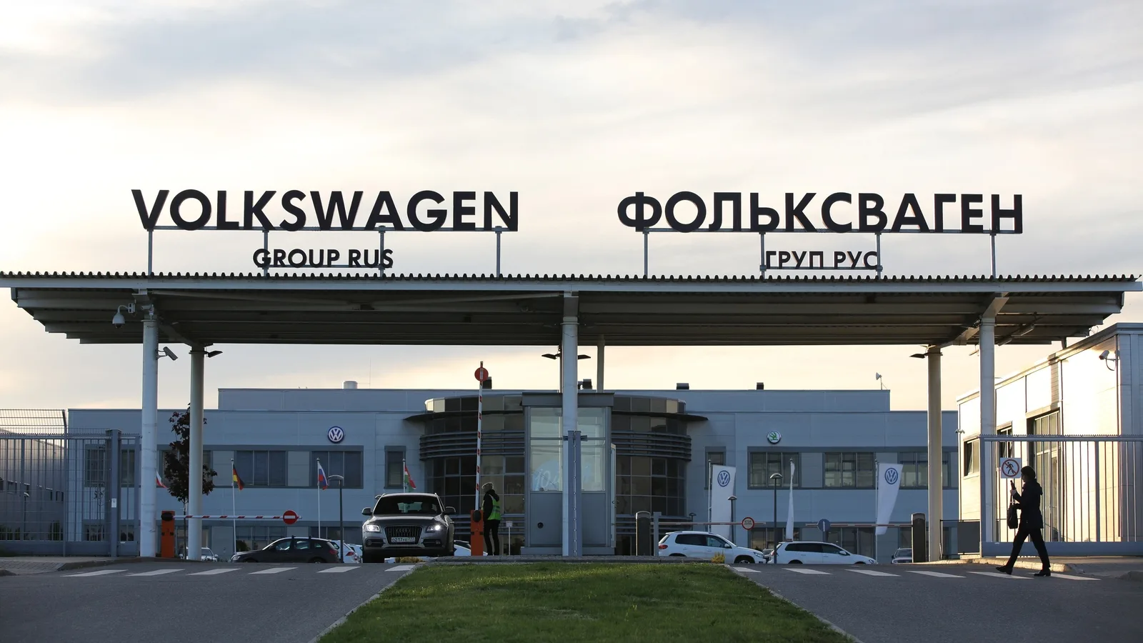 В Калуге из-за падения обломков дронов приостановил работу бывший завод Volkswagen — СМИ.
