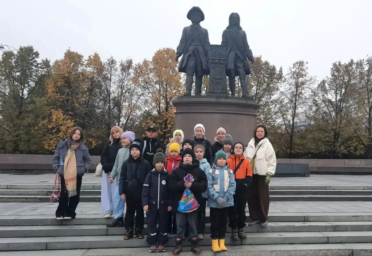 🎉 Экскурсия 4 «В» класса в Исторический сквер — путешествие в сердце Екатеринбурга! 🎉