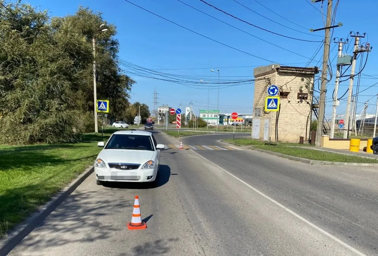 ❗️16-летняя девочка попала под колёса авто на пешеходном переходе в Буденновске.