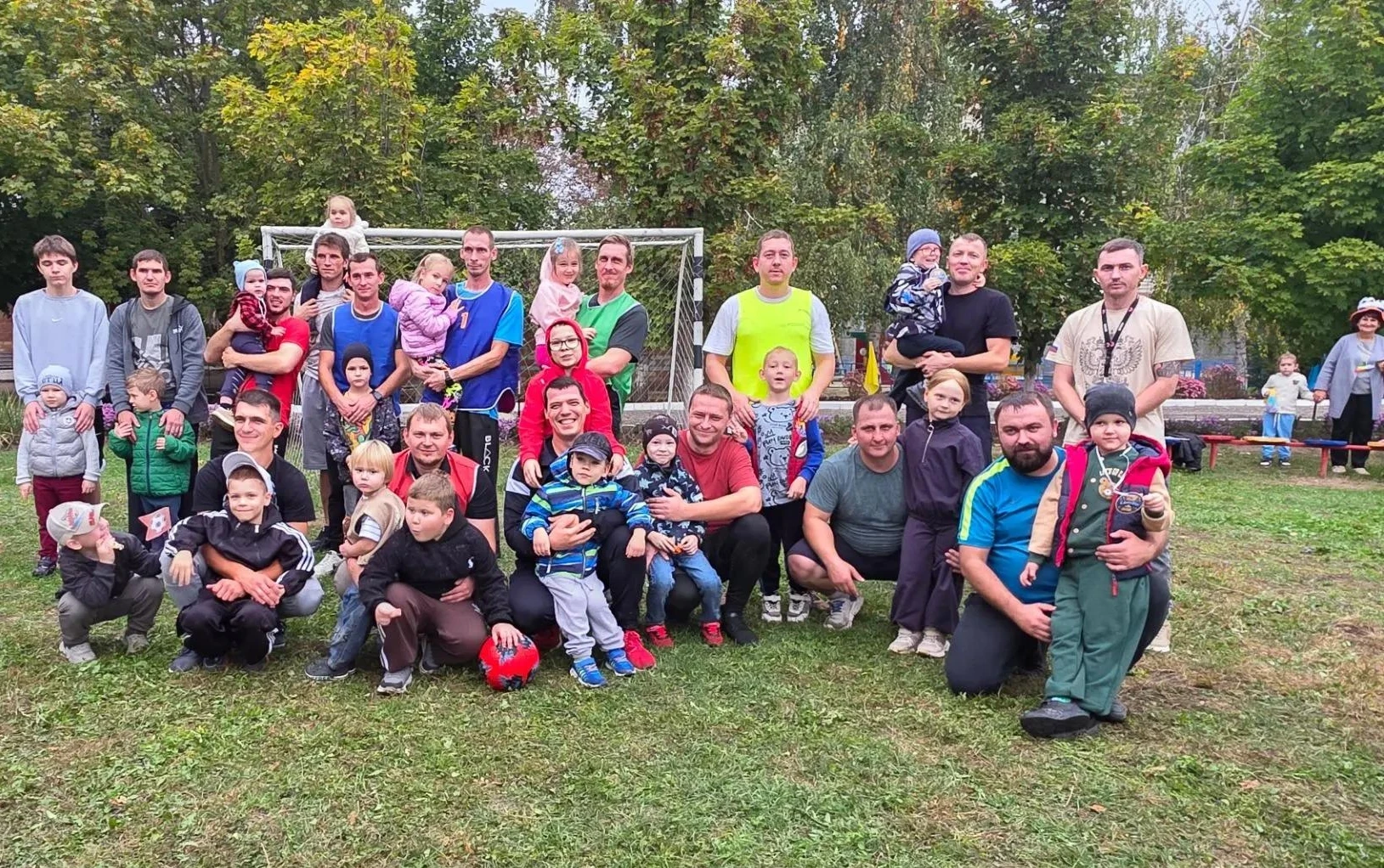 Грандиозный футбольный матч «Папа может!» состоялся на спортивной площадке детского сад...