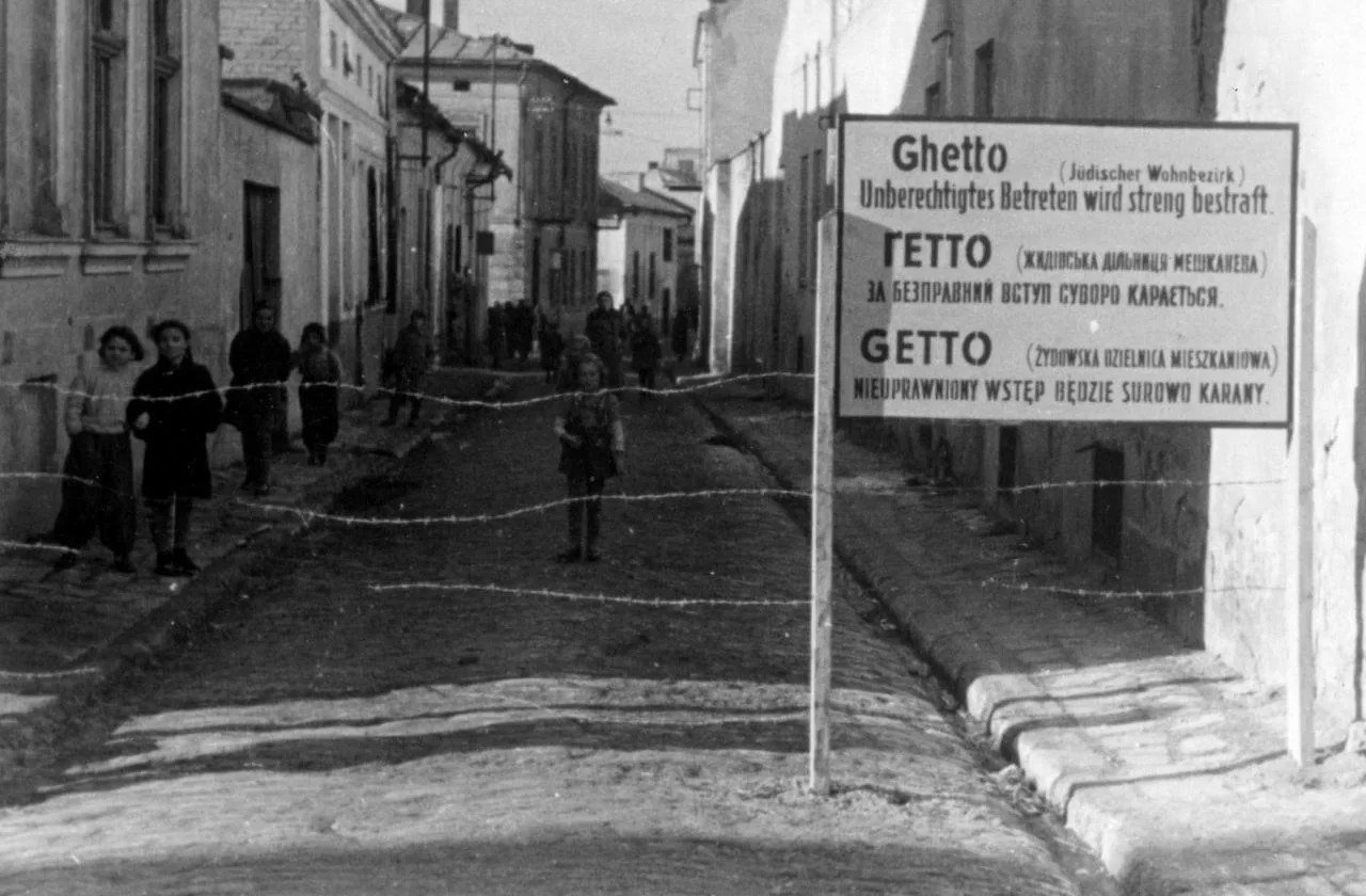Сила человеческой совести всё же так велика, что никогда нельзя окончательно терять в н...