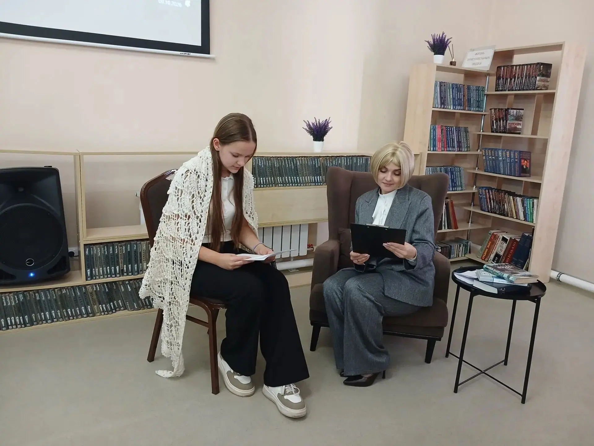 🎉 Поход 9 класса в Межпоселенческую центральную библиотеку: встреча с поэзией Есенина!...