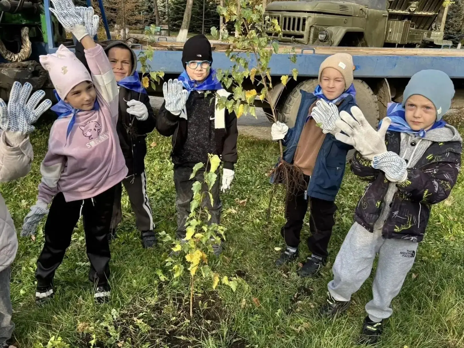 🌳Зеленый фонд Парка Победы в Кинеле пополнился молодыми березами. Осенняя высадка саже...