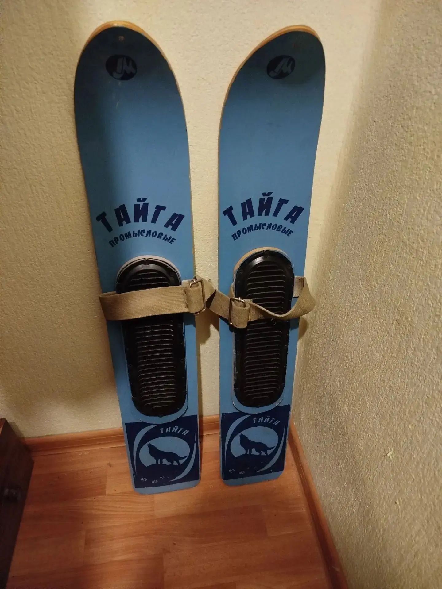Продам лыжи, 87 сантиметров длина, 15см. ширина.