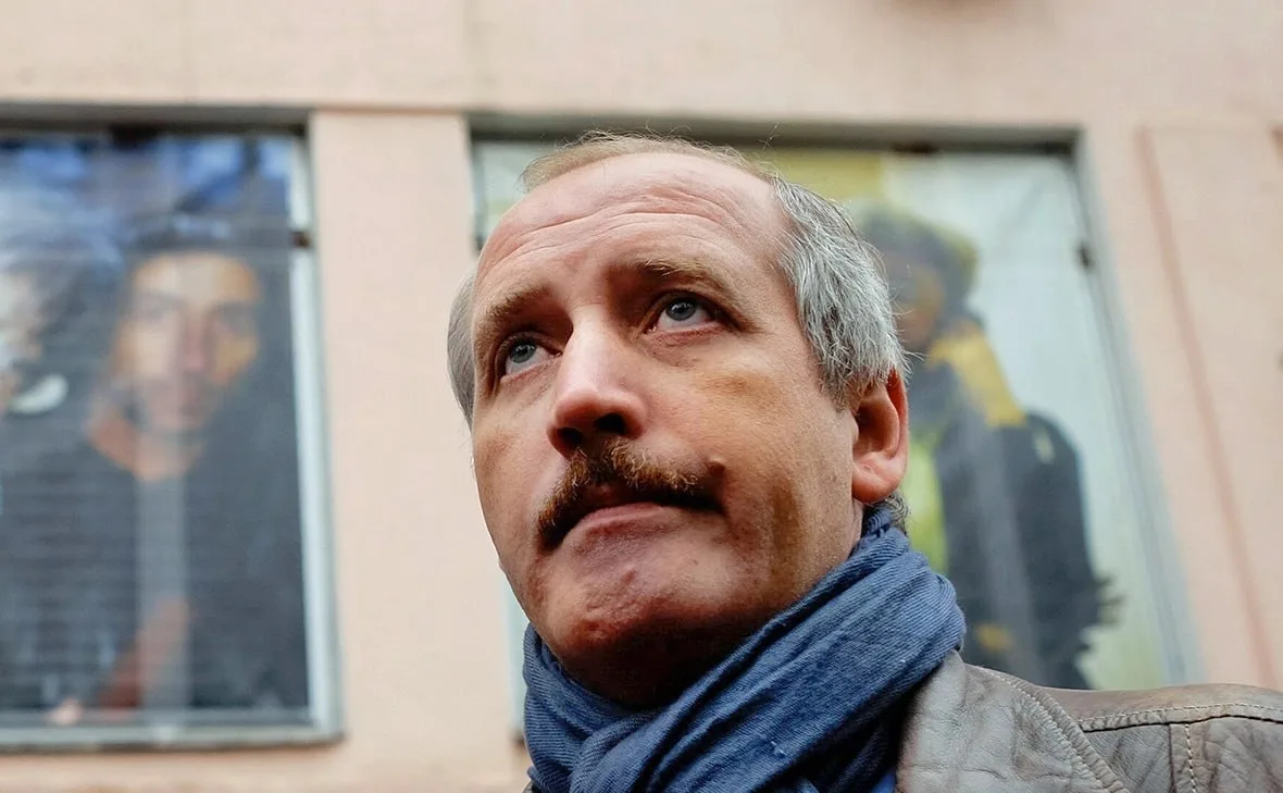 У главного редактора «Новой газеты»* Сергея Соколова дома проходят обыски.