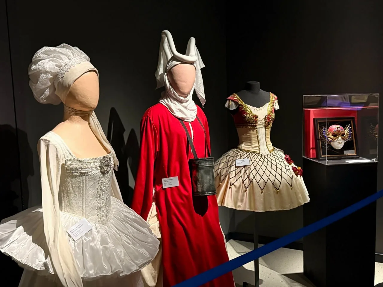 🎭 Костюмы, «Золотые маски» и история театра