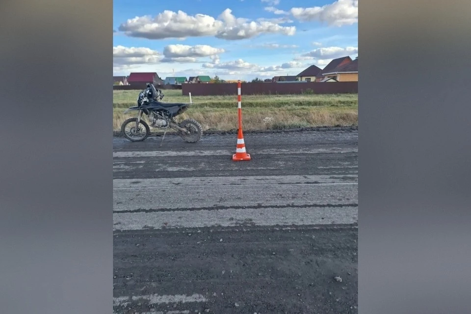 ❗️Под Омском питбайкер не совладал со своей «зверь-машиной» и получил травмы.
