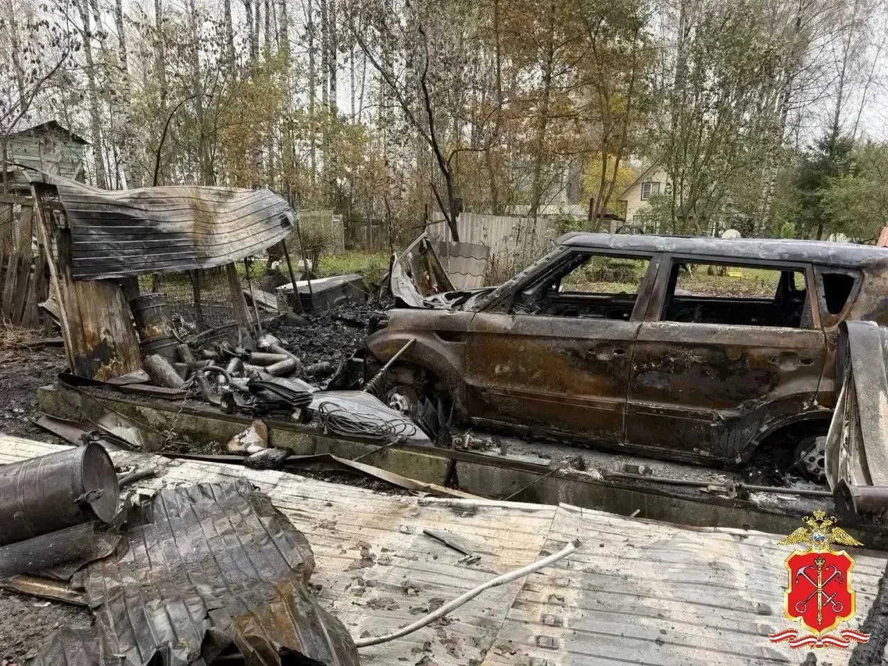 Гараж и иномарка сгорели в Мурино после предполагаемого поджога