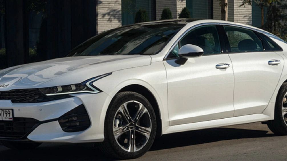 Camry и K5 за 4,9 млн: где потеряешь меньше, а где получишь больше — и в чем подвох