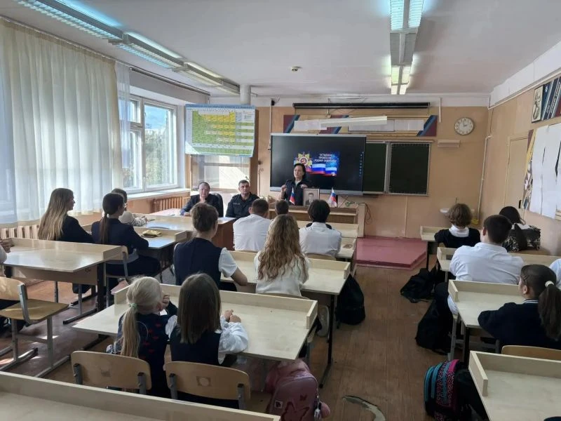 👮‍♂️Сотрудники регионального УМВД провели для орловских школьников урок памяти «Есть т...
