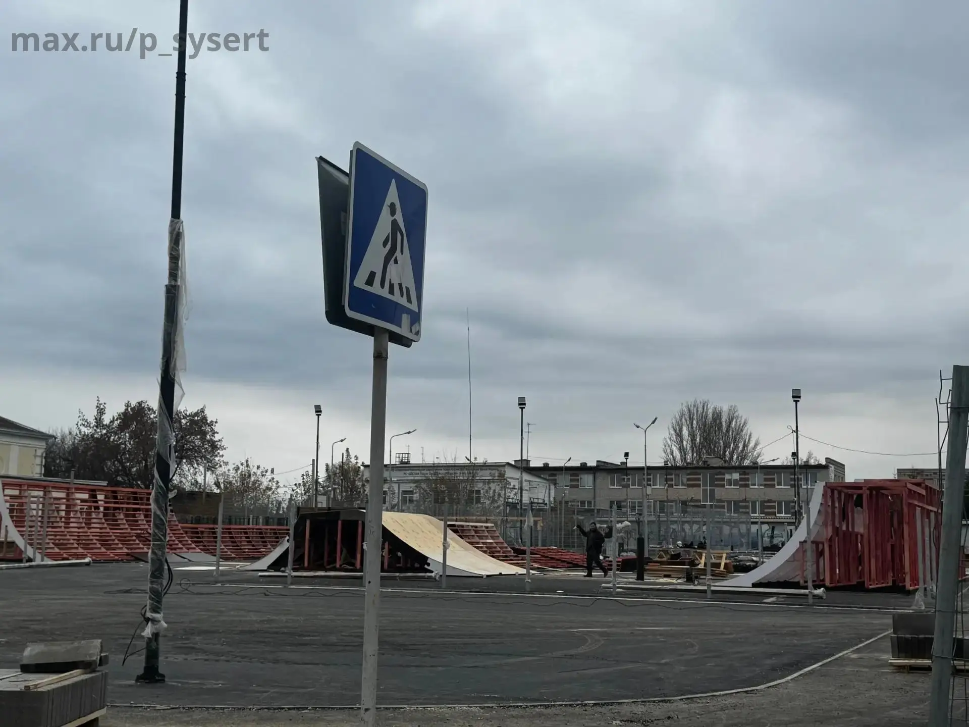 В центре Сысерти возводят по-настоящему впечатляющий скейт‑парк — масштаб стройки уже с...