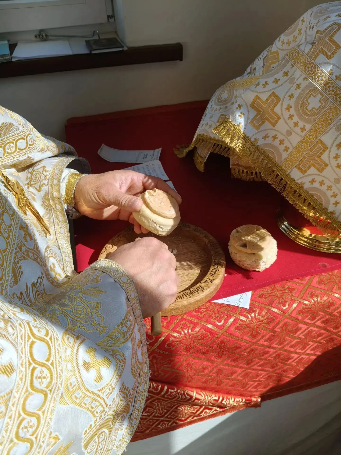 Все, кто желает, присылайте записки на БОЖЕСТВЕННУЮ ЛИТУРГИЮ🙏