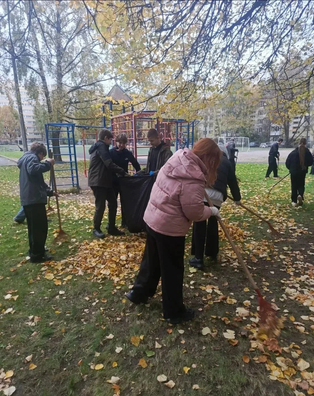 🌧️ Когда даже погода не помеха! 🌧️9 «А» класс показал настоящий пример стойкости и тр...