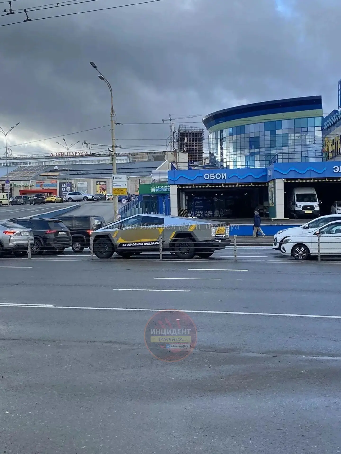 В Ижевске заметили Tesla Cybertruck от Илона Маска.