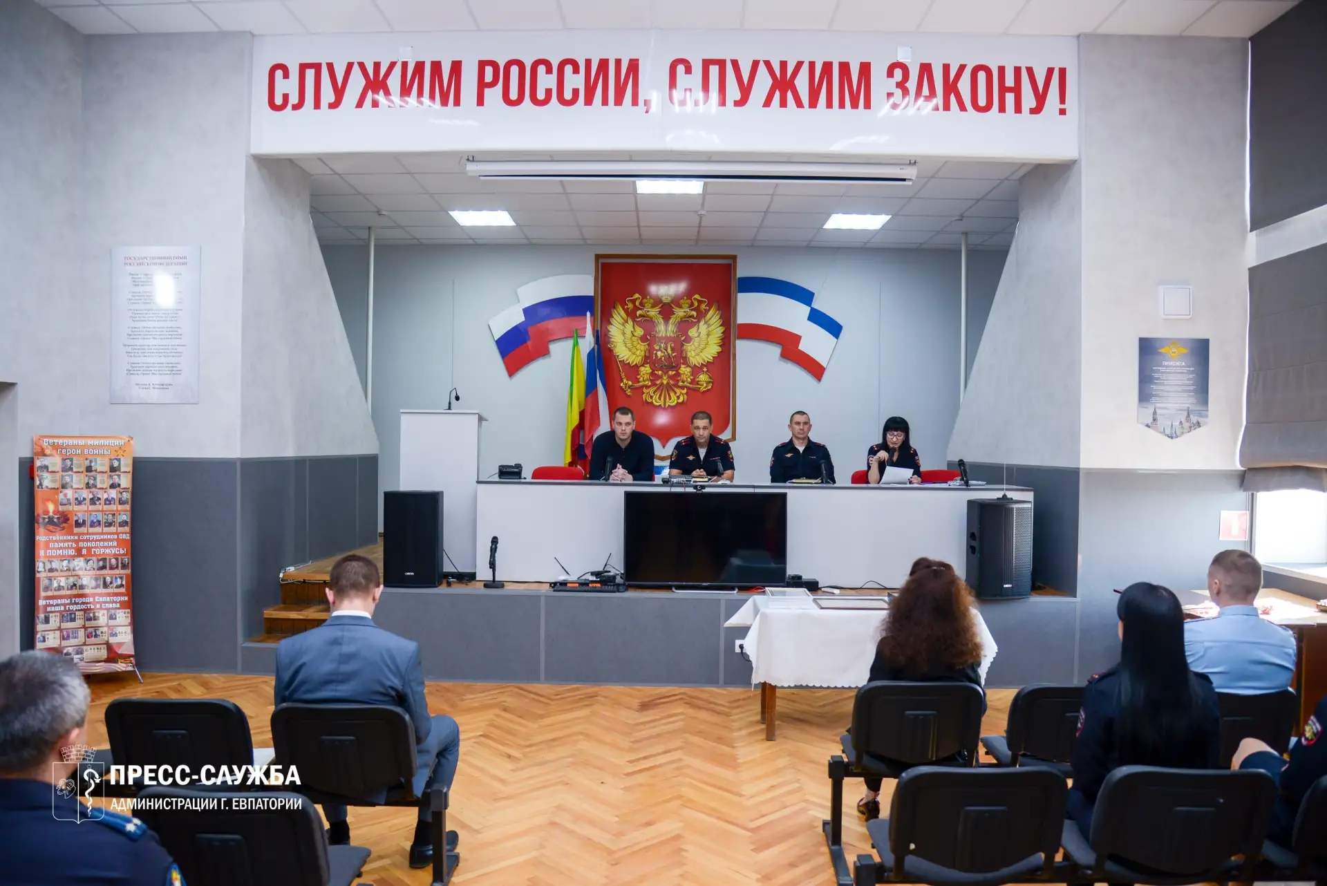 В Евпатории отметили заслуги сотрудников уголовного розыска.