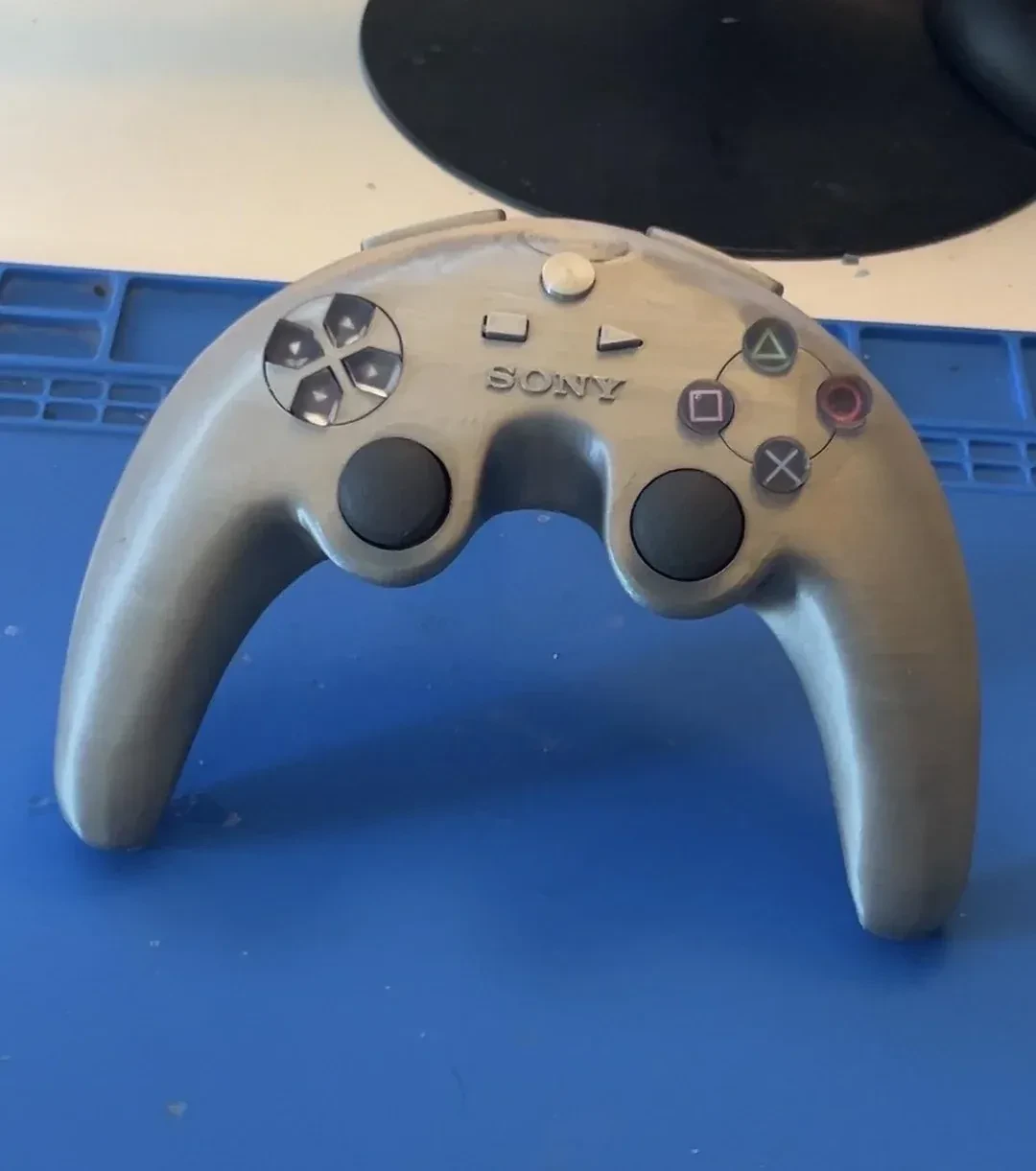 Фанат воссоздал рабочий прототип геймпада Boomerang для PS3. Необычный контроллер получ...