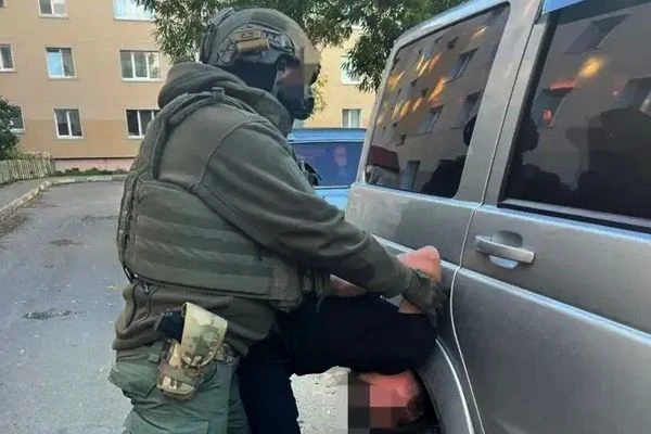 Во Владивостоке при участии спецназа Росгвардии задержан подозреваемый в пособничестве ...