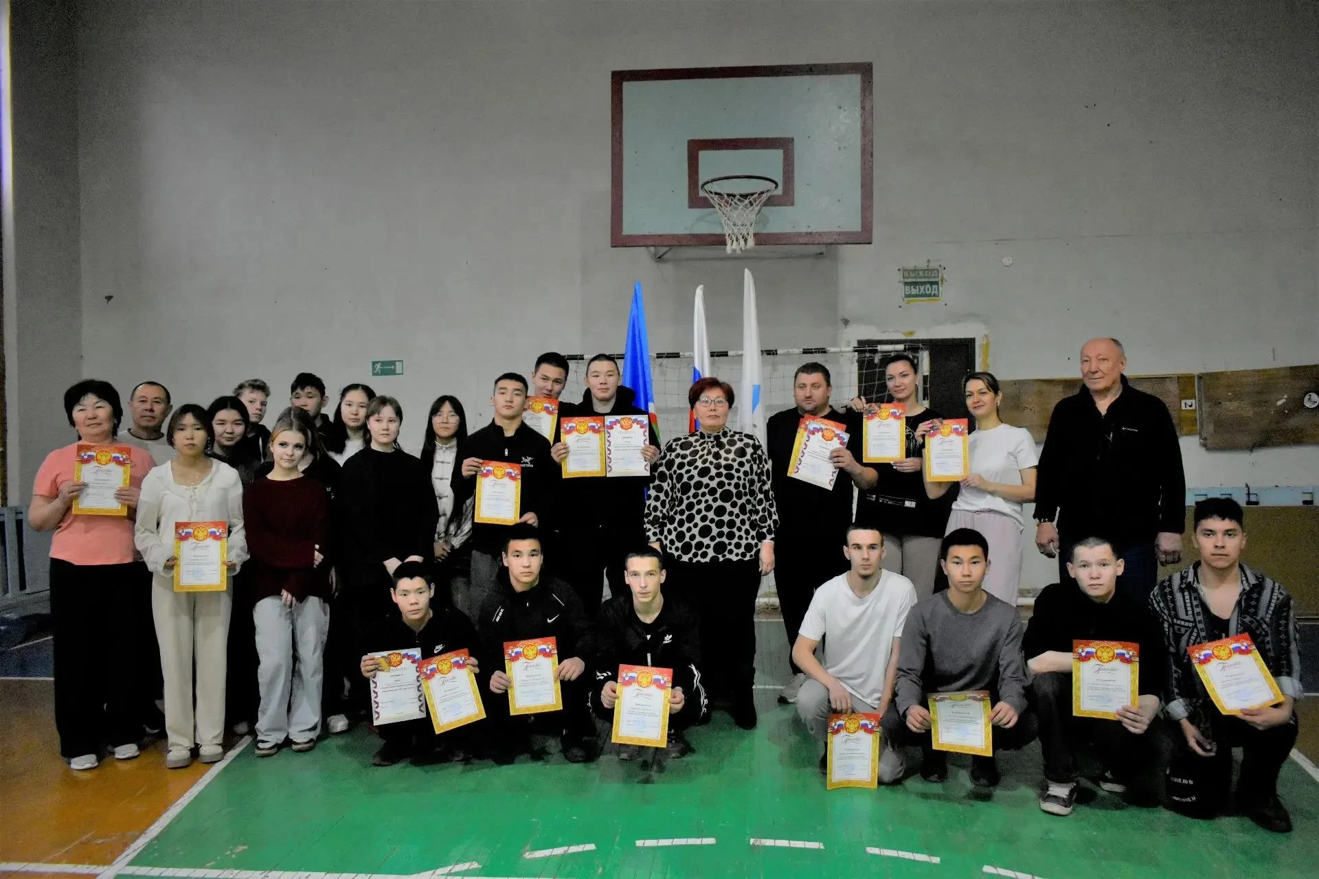 Спорт, единство и праздник: в Арктическом колледже прошёл волейбольный турнир