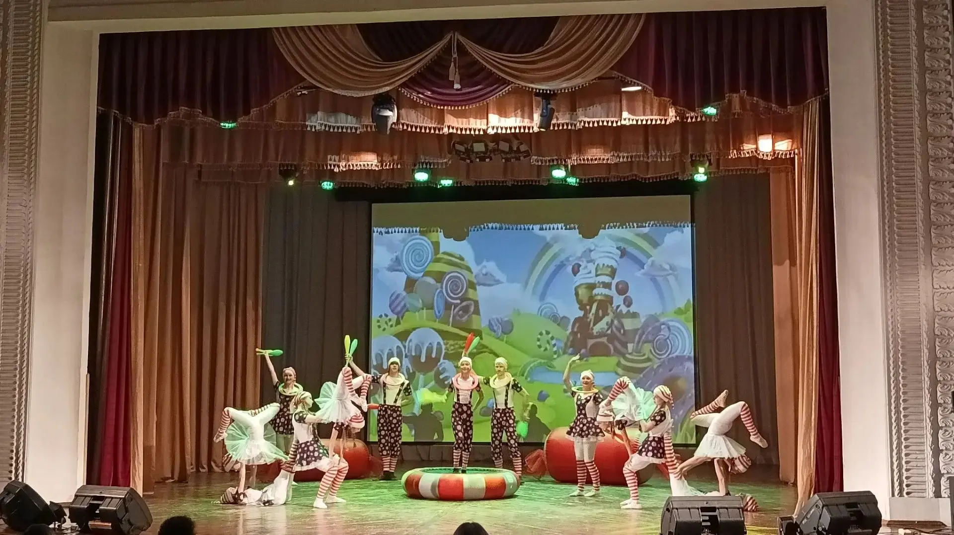 🎪 Маленькие зрители – большие эмоции: цирковая студия «Сюрприз» открыла мир манежа для...