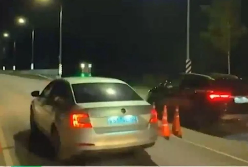В соцсетях завирусились кадры нелегальных заездов в Москве: экстремалы собираются по но...