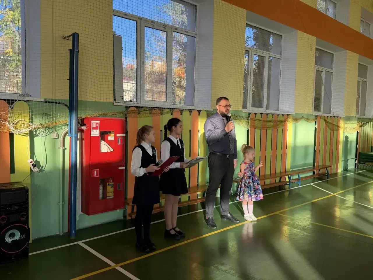 🇷🇺Учебная неделя в лицее началась с торжественной церемонии подъёма Государственного ...