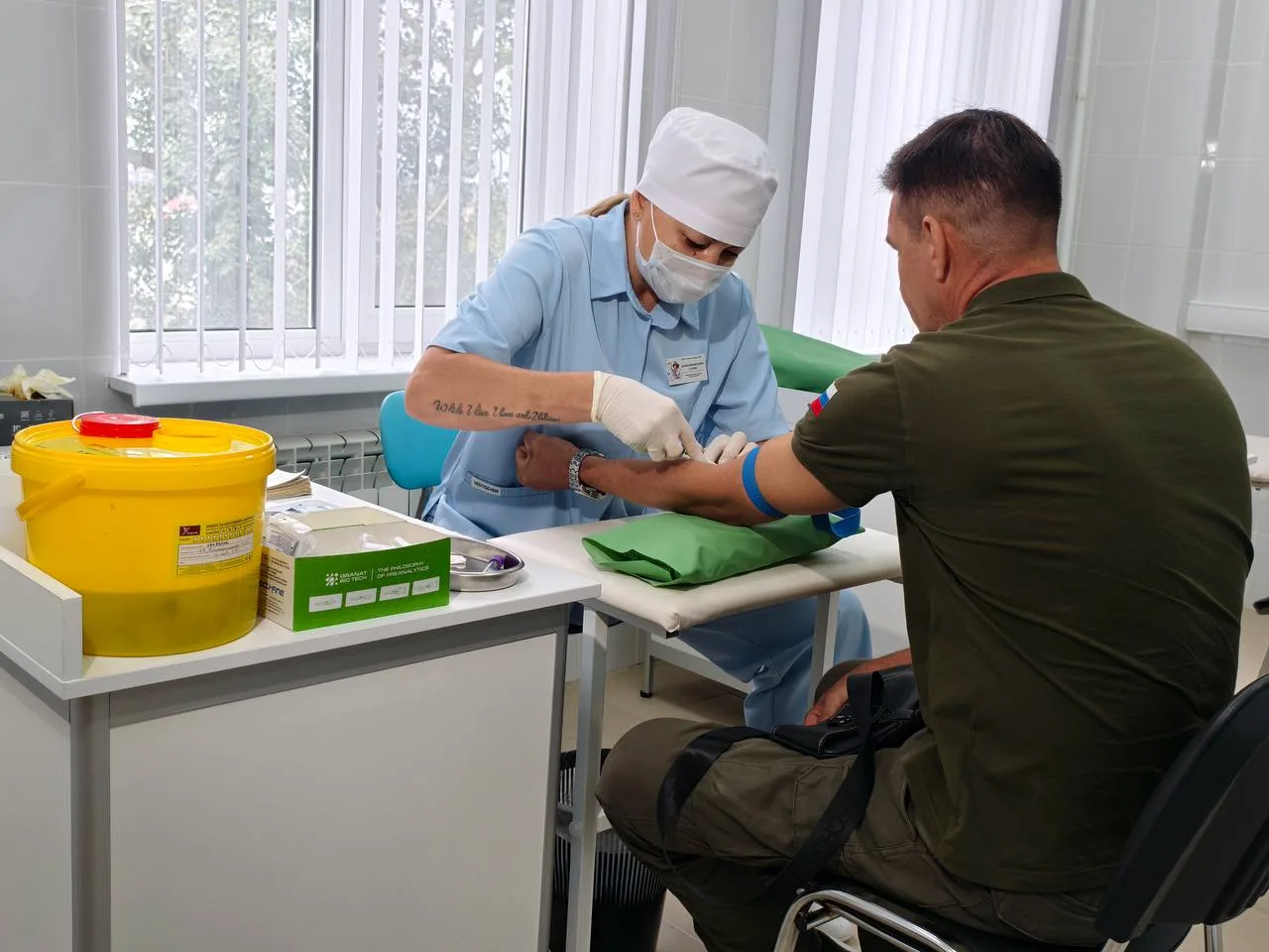 Социальная адаптация ветеранов СВО: путь к мирной жизни с поддержкой фонда «Защитники О...
