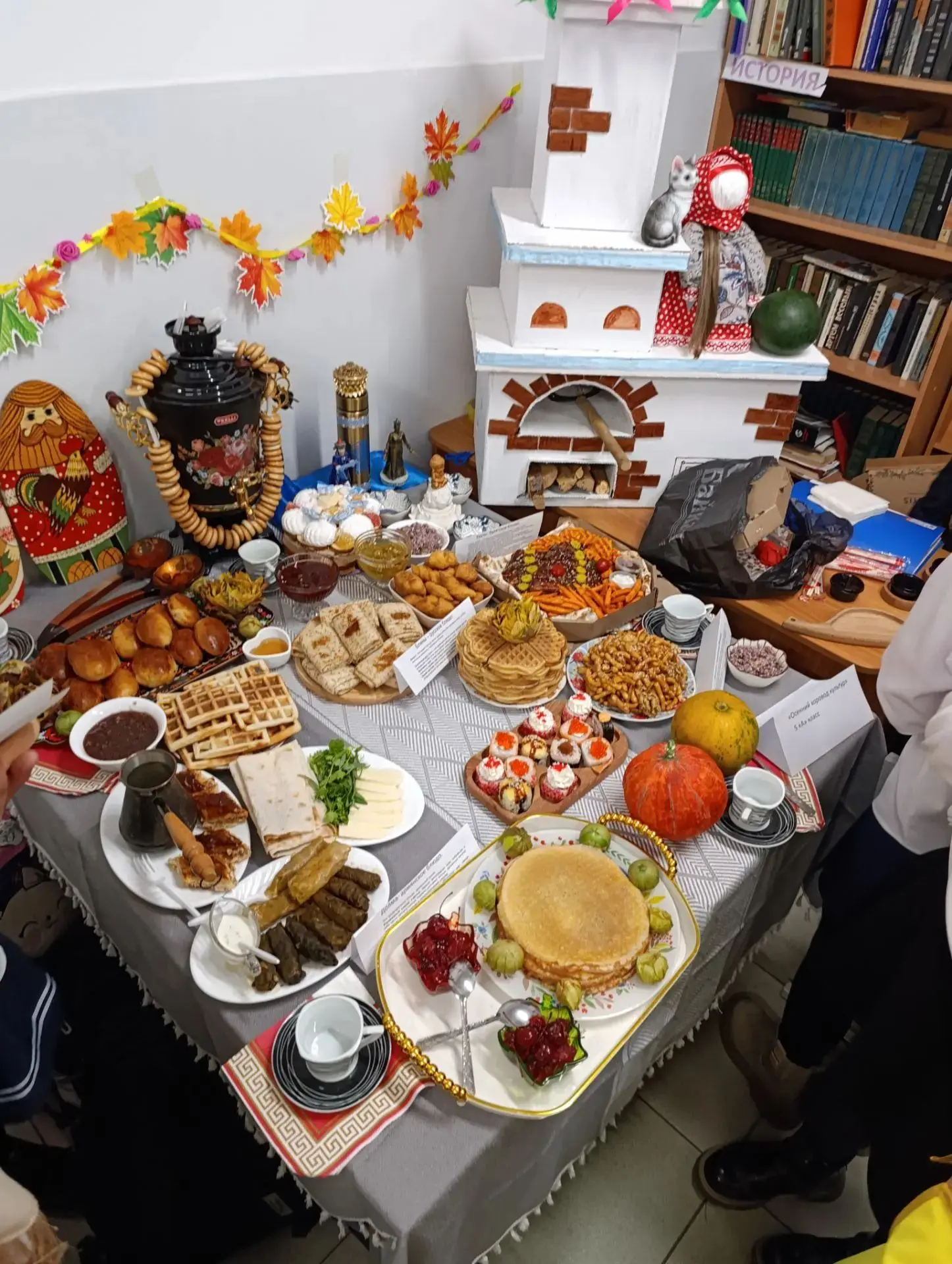 🍁 Яркий калейдоскоп культур: в нашей школе прошёл кулинарный поединок!
