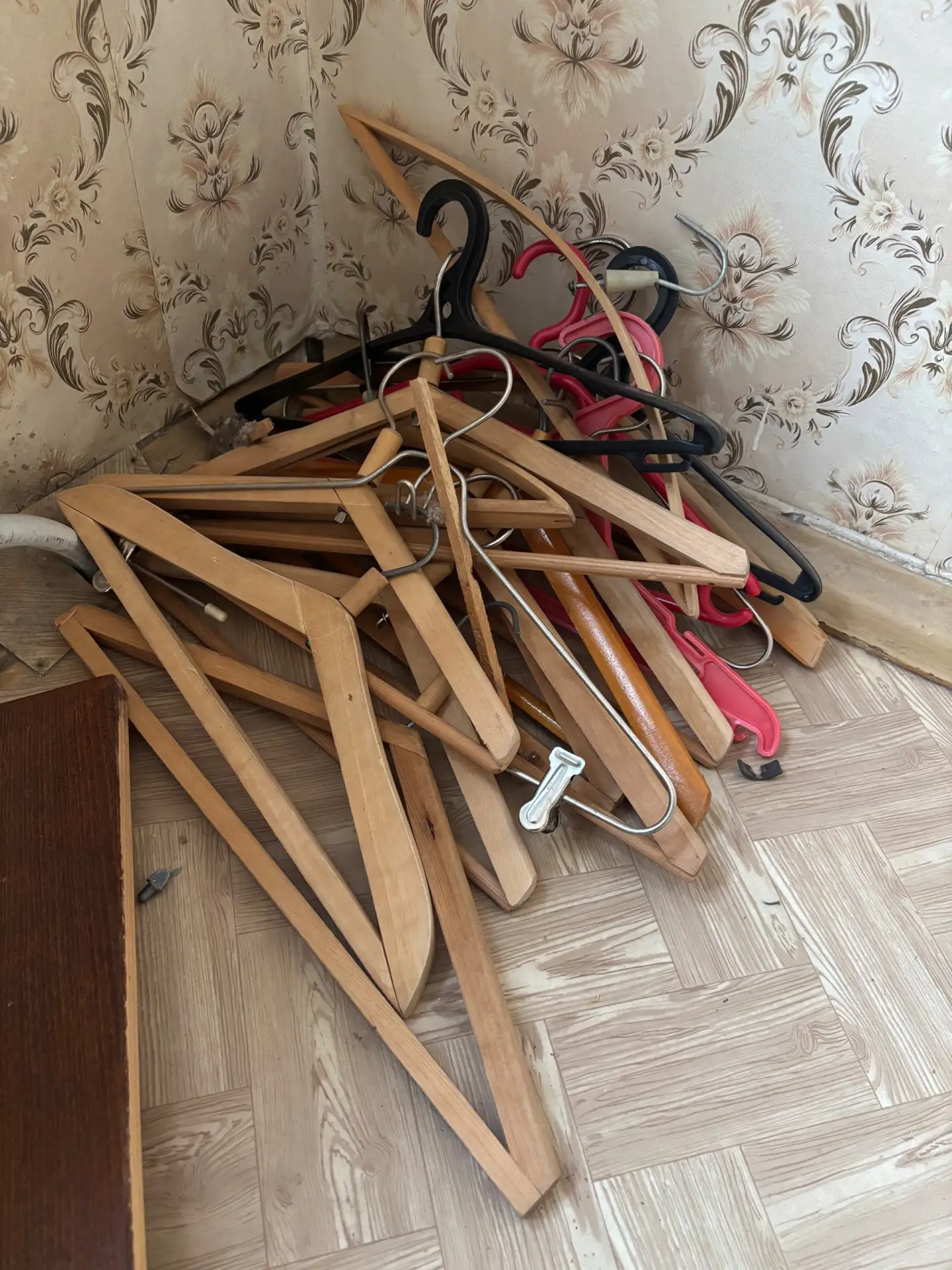 Вешалки. Много. Отдаю даром