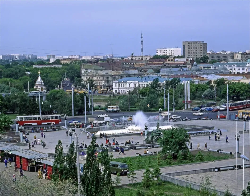 Ретроспектива. Омск. 1995 год. Театральная площадь.