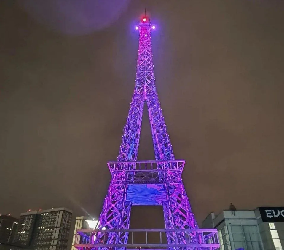 🗼 В Коптево установили миниатюрную Эйфелеву башню