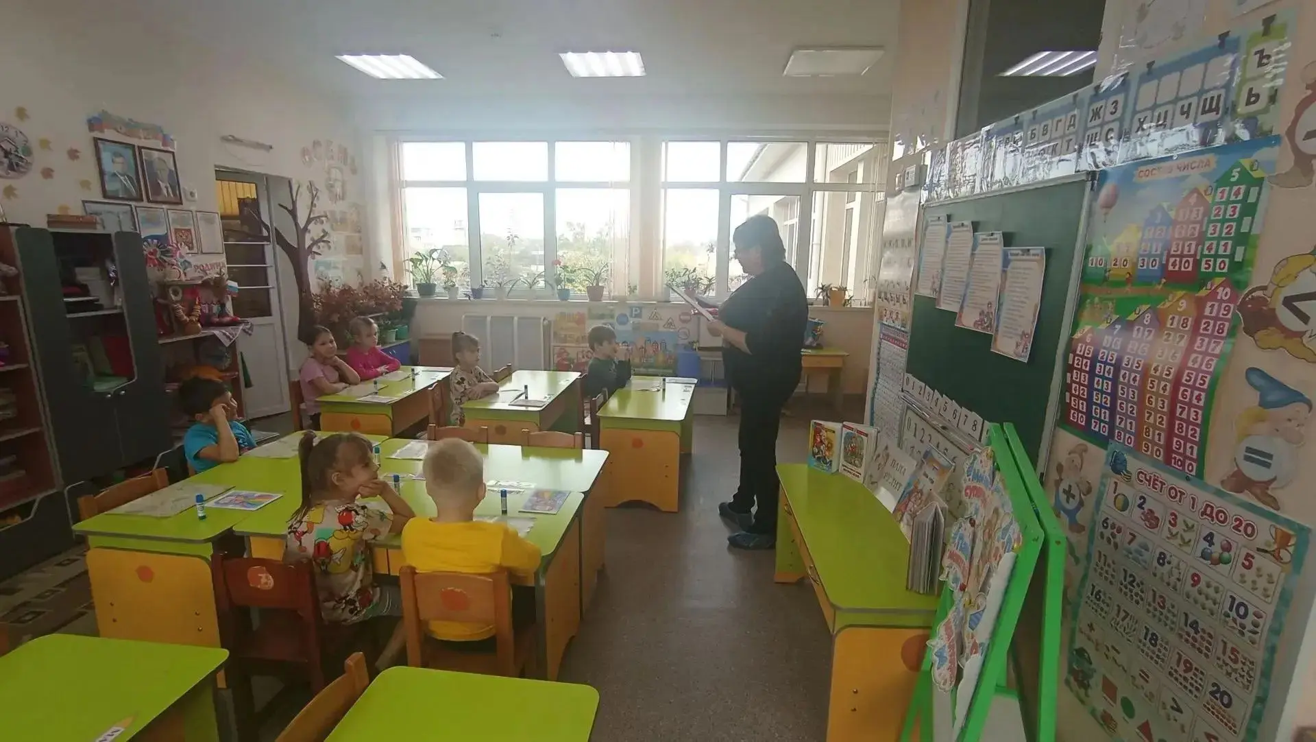 👲В детском саду «Алиса» прошёл мастер-класс «Папа рулит»