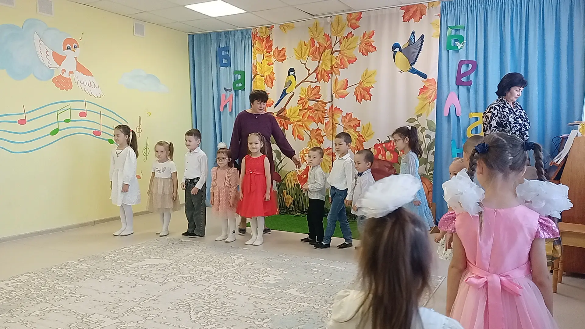 6 нчы октябрь көнне, бакчабызда зур хөрмәткә лаек,  кешеләребез, лаеклы ялдагы хезмәттә...