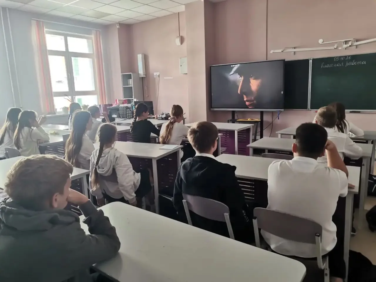 5 октября в школе состоялись внеурочные занятия «Разговоры о важном» 🇷🇺