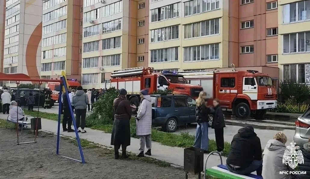 🔥 Из горящего дома спасли 15 человек
