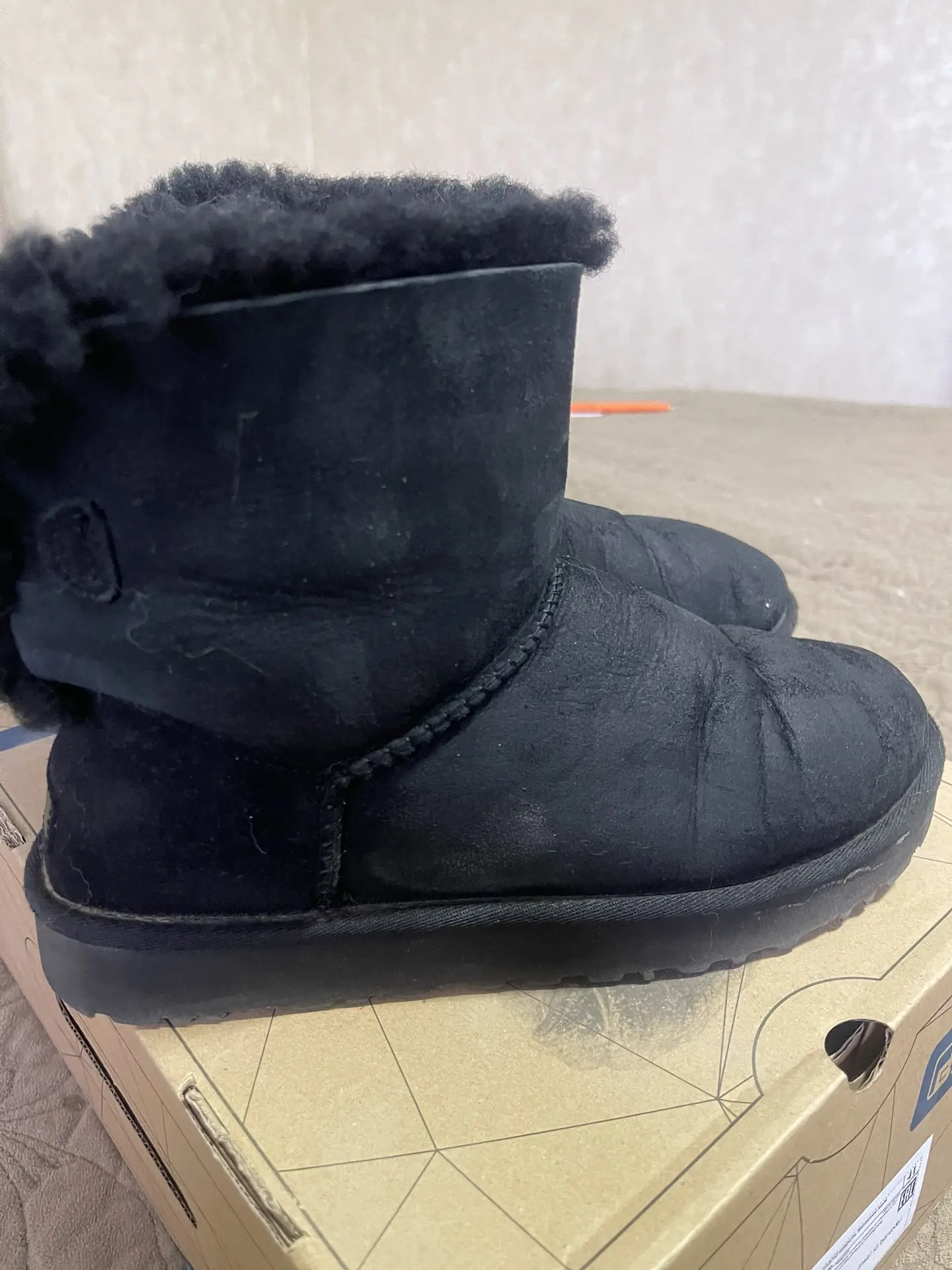 Продам женские Ugg размер UK 7,5 ,EU 40.