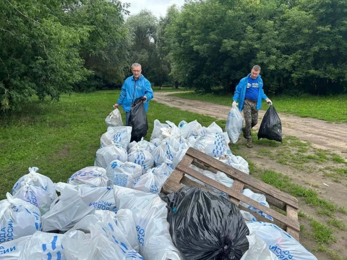 🌊 В Рязанской области волонтёры очистили более 37 км берегов водоёмов и собрали 97 куб...