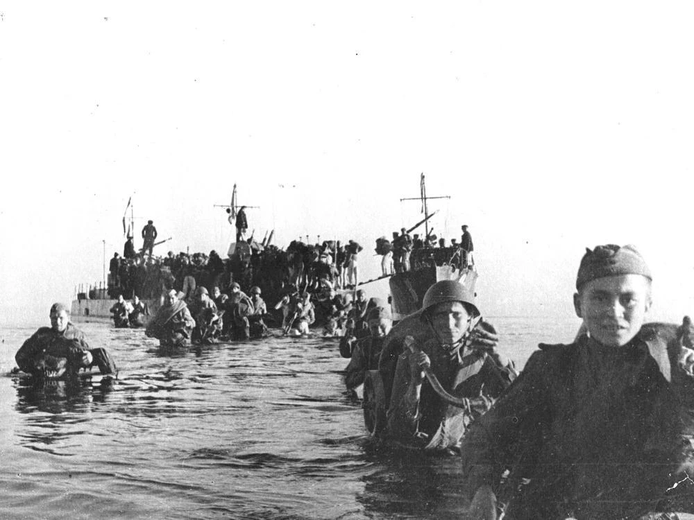 27 сентября 1944 года началась Моонзундская десантная операция.