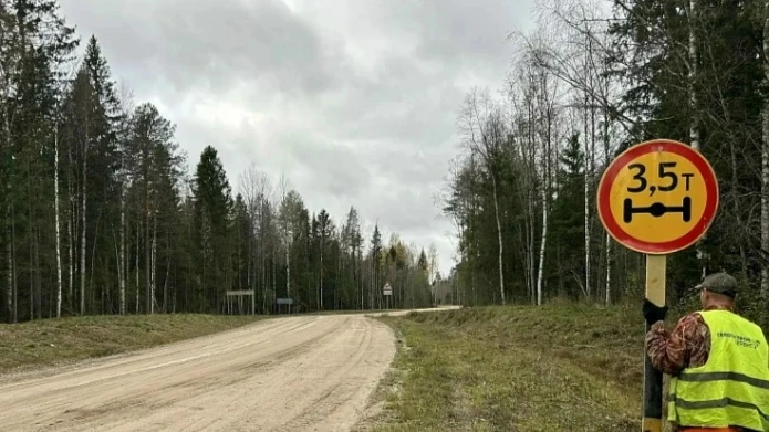 В Поморье временно ограничили проезд большегрузов