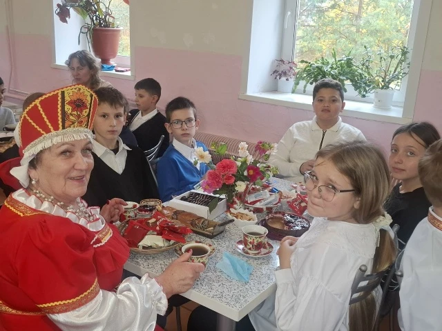 📸 Ясногорские «Лапоточки» выступили в Боровковской школе​